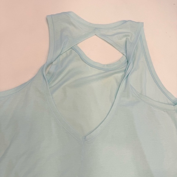 Lilly Pulitzer Women´s Luxletic Aubra Tank Top Twist Back Whisper Blue Sz L - Picture 11 of 13
